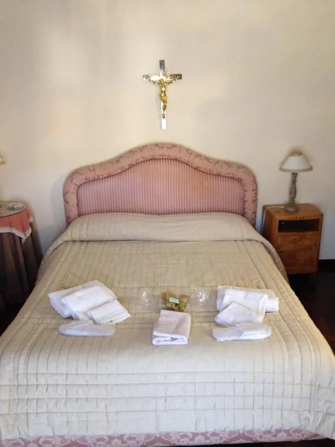Bed And Breakfast Il Vicolo Graniti 0*,  Italy